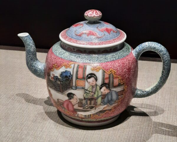 Mid-18th-century teapot from China displayed in the Southern Branch of the National Palace Museum